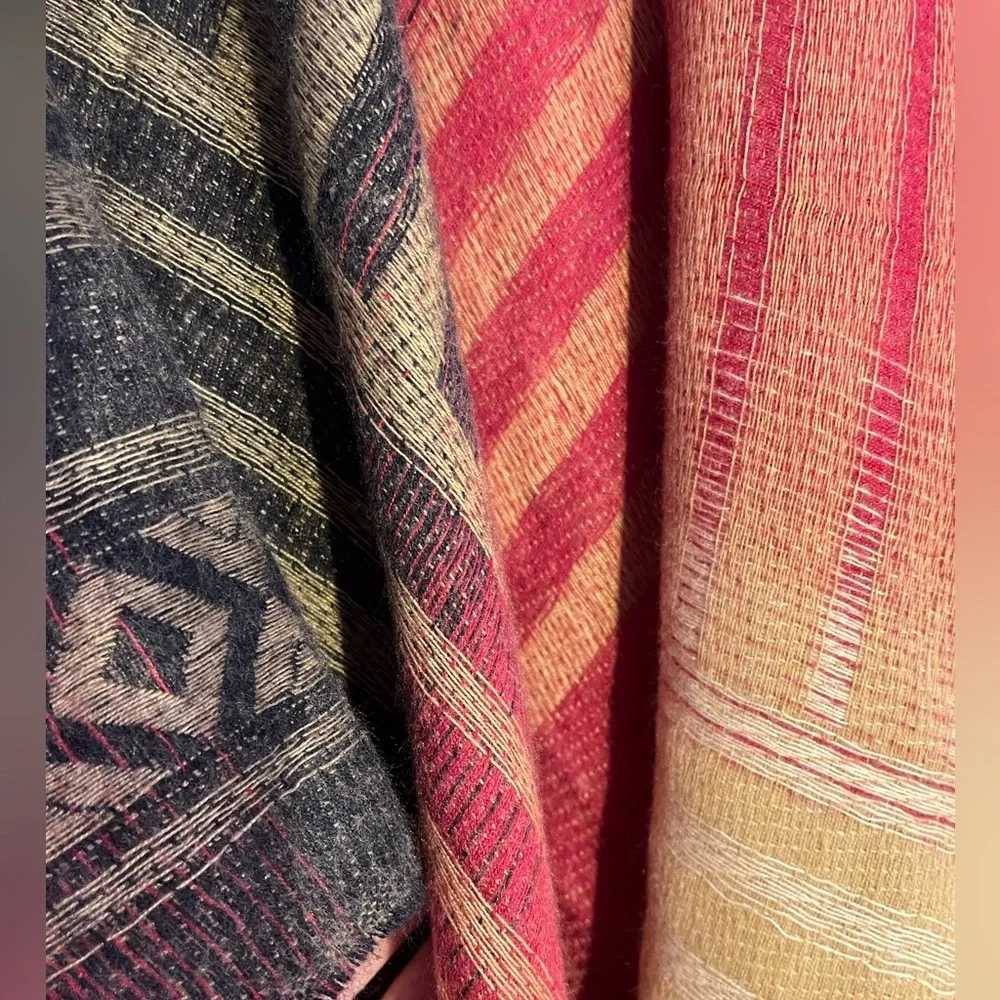 Multi colored shawl, one size fits all. - Picture 4 of 4